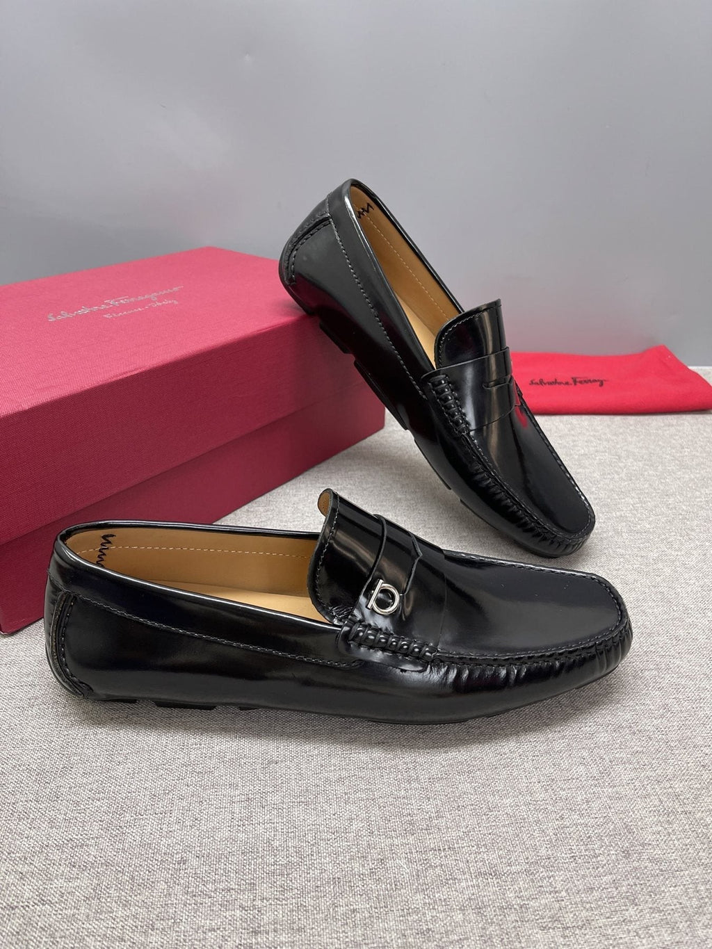 Ferragamo Men's Black Buckle Driving Loafers - Moc-Toe Stitching