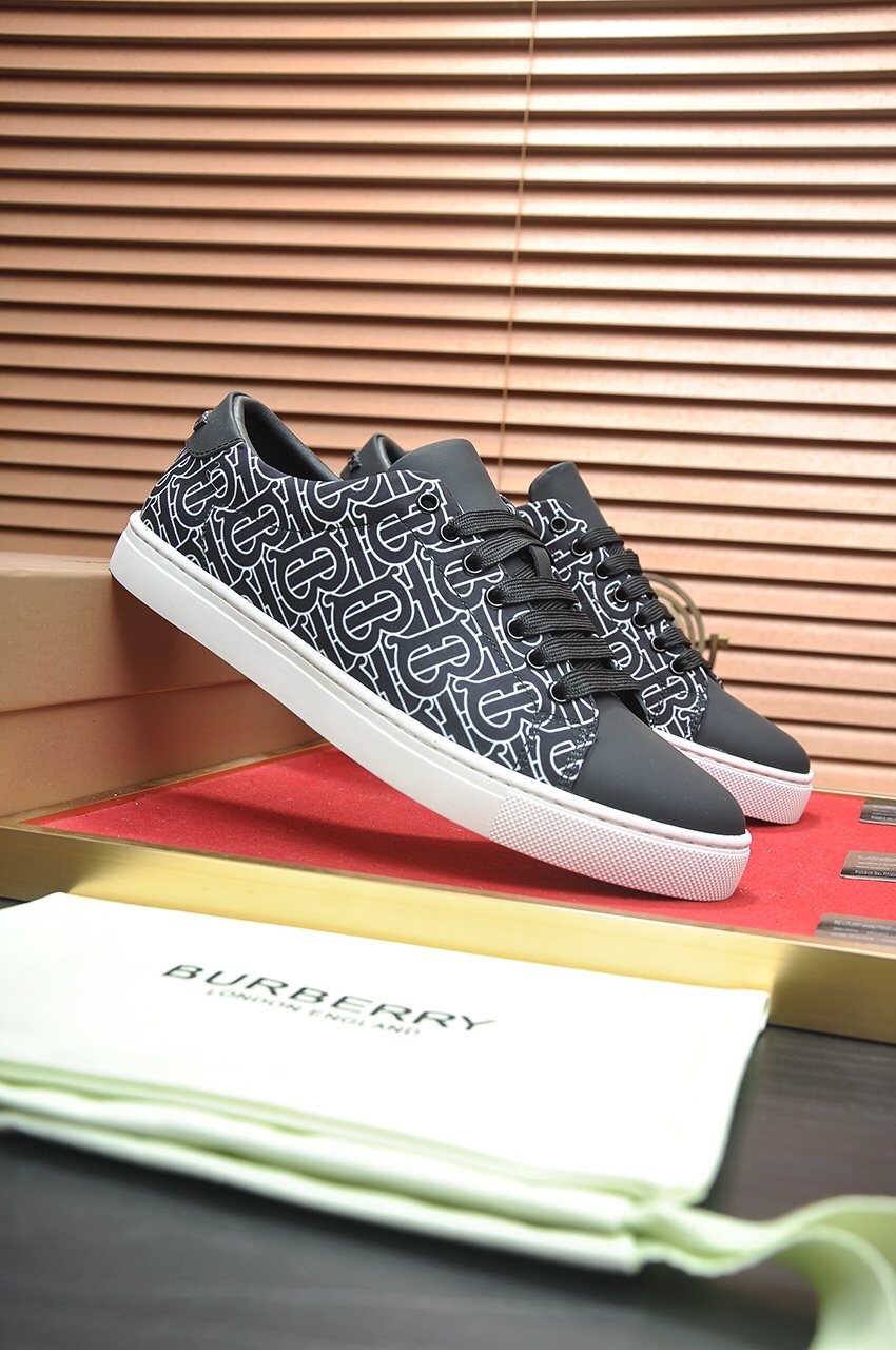 Burberry Black Pattern Low-Top Sneakers