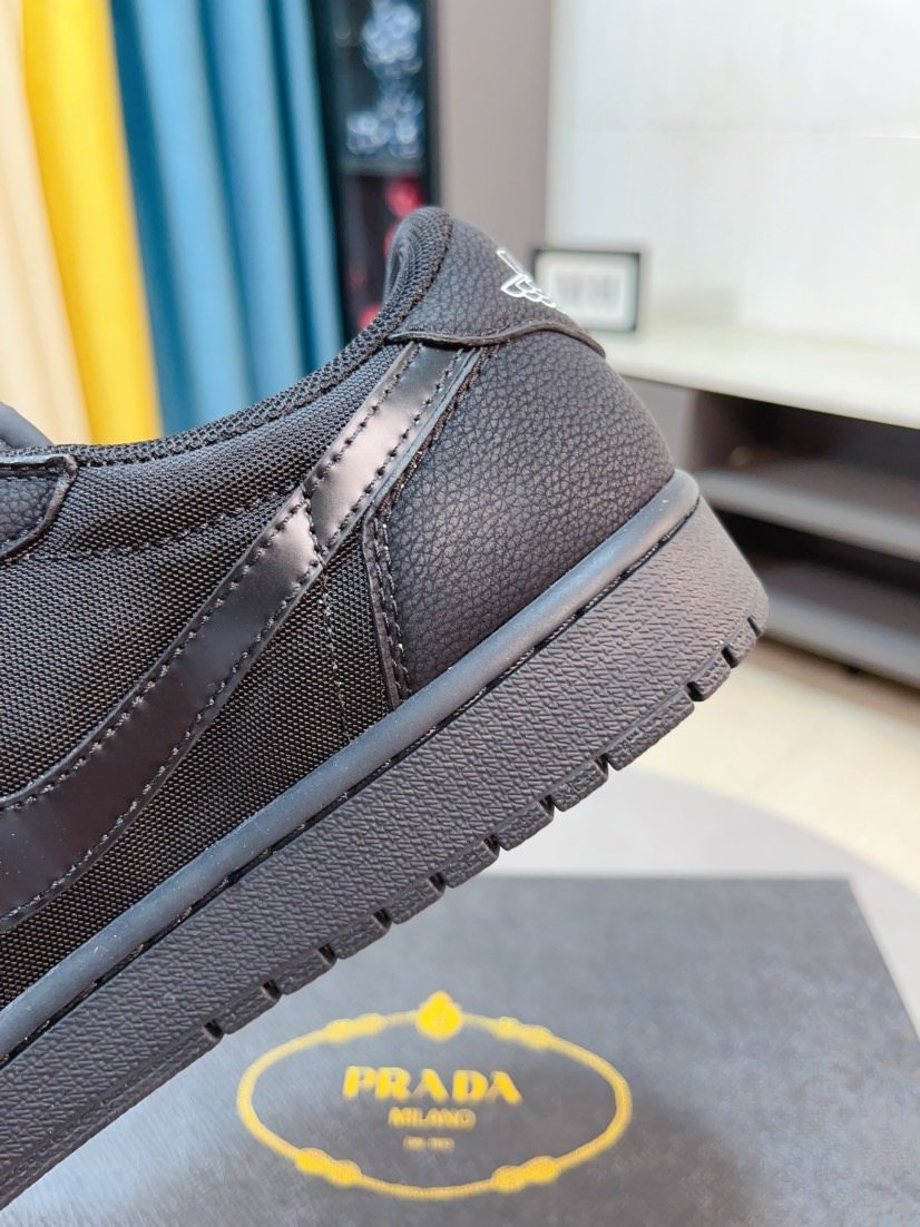 Nike Black and Dark Gray Low-Top Sneakers