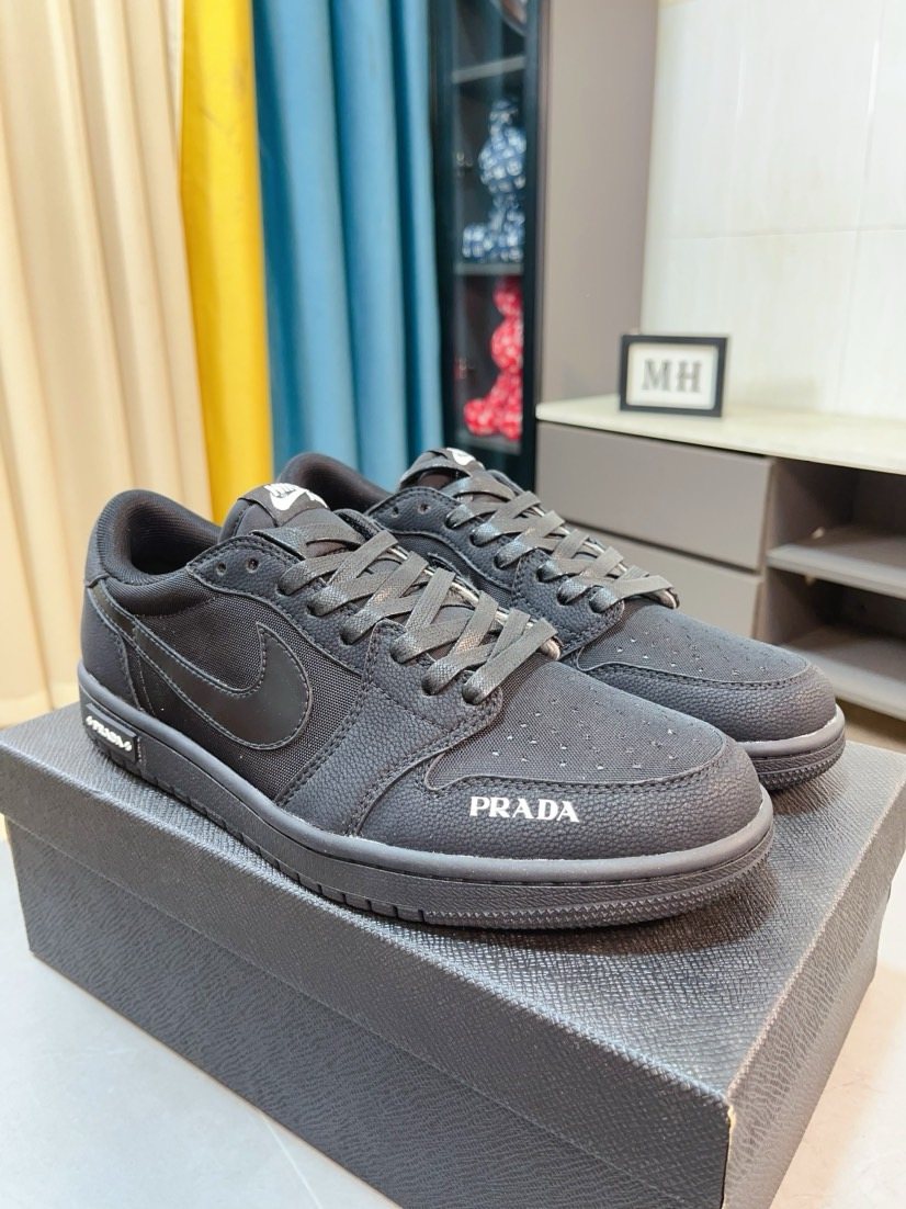 Nike Black and Dark Gray Low-Top Sneakers