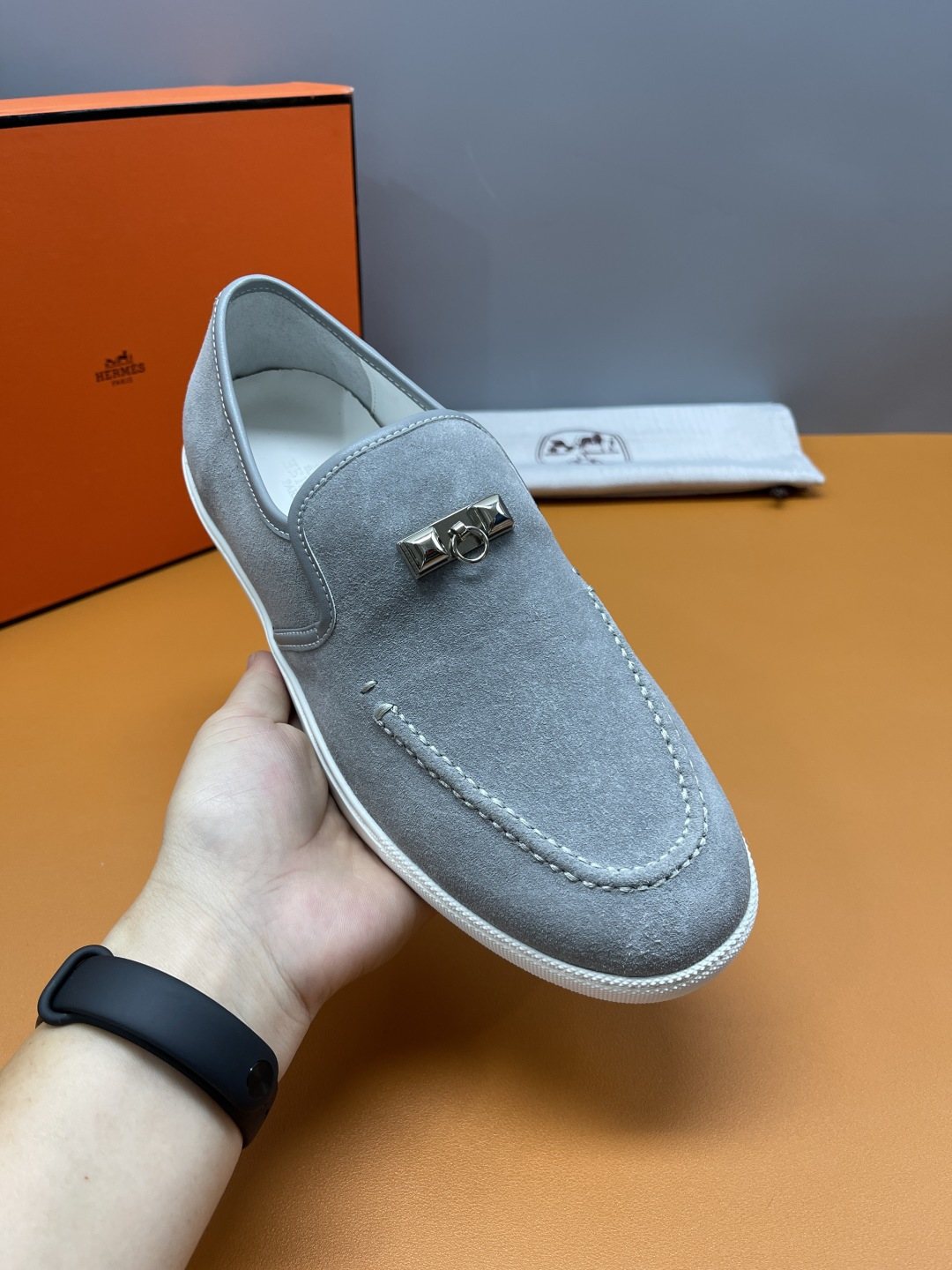 Hermès Mind Men's Buckle-Detail Loafers