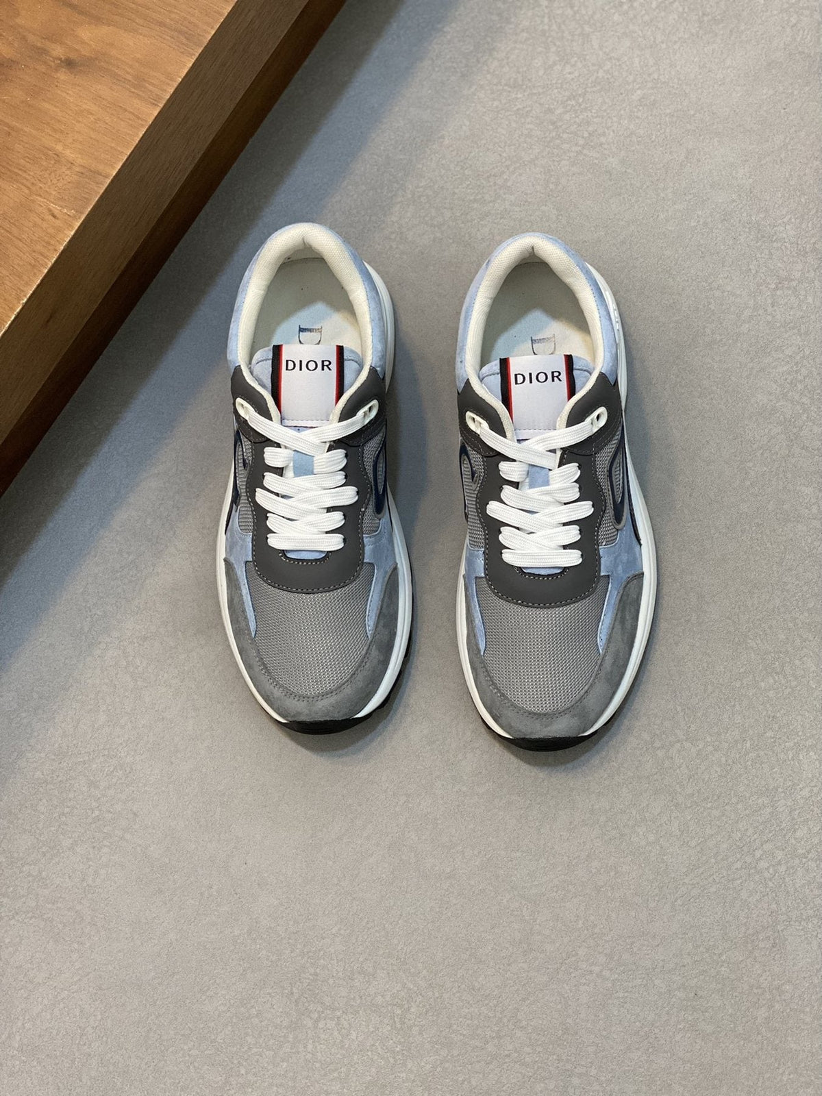Dior Blue Accent Low-Top Sneakers